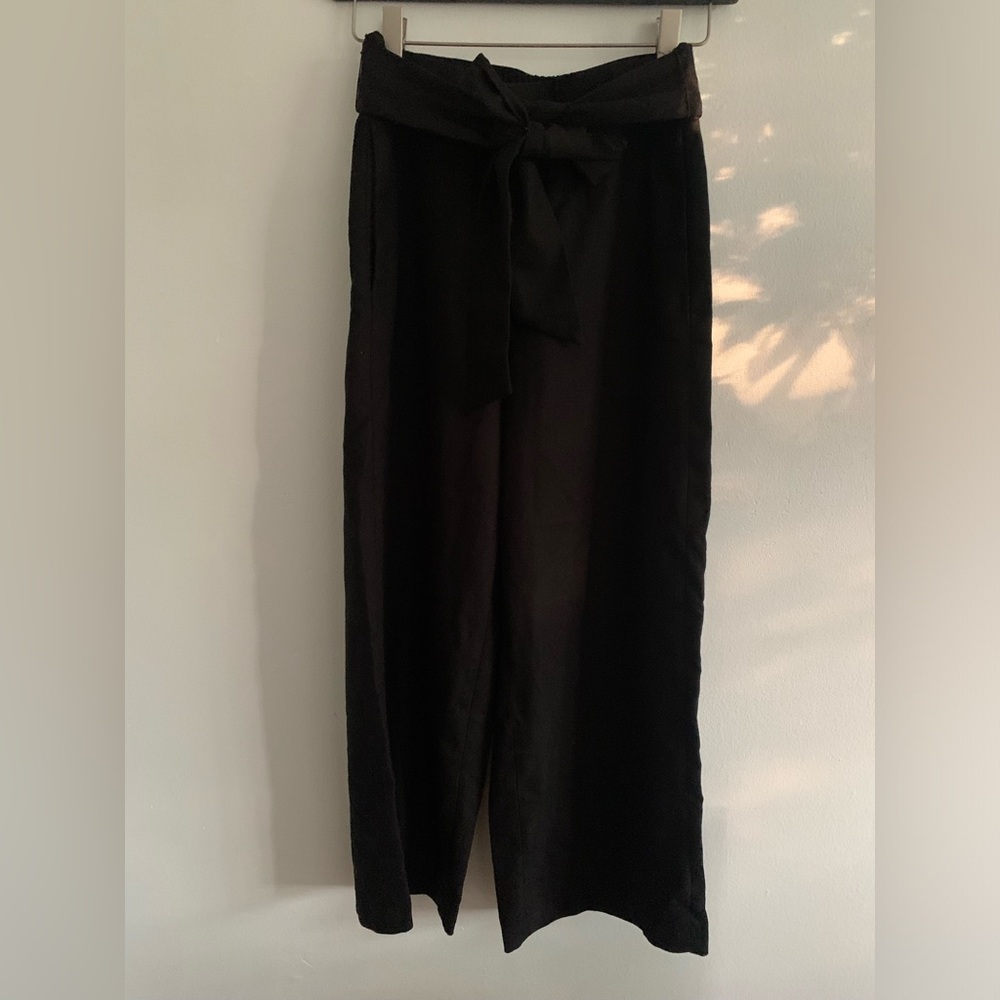 Black wide leg bangs